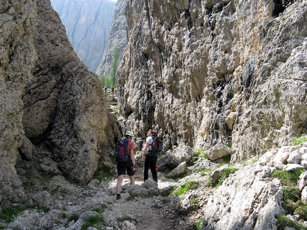 pisciadu_020.jpg - Nach der ersten Stufe, auf dem Weg zum Wasserfall