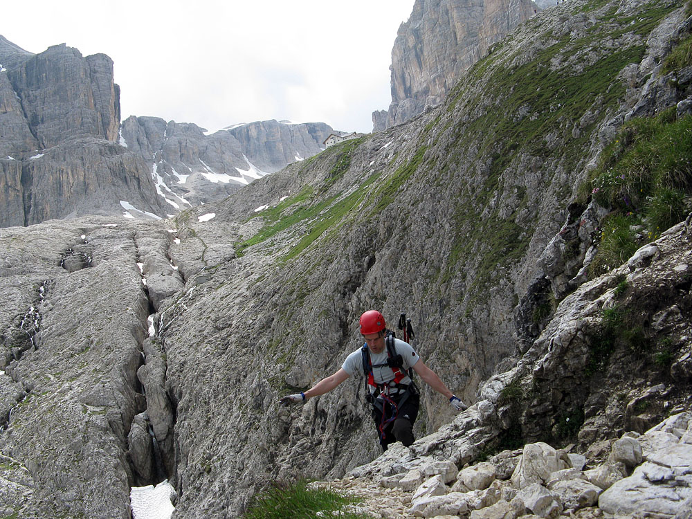 pisciadu_140.jpg - Ausstieg. Oben ist schon das Rifugio Pisciadu zu sehen.