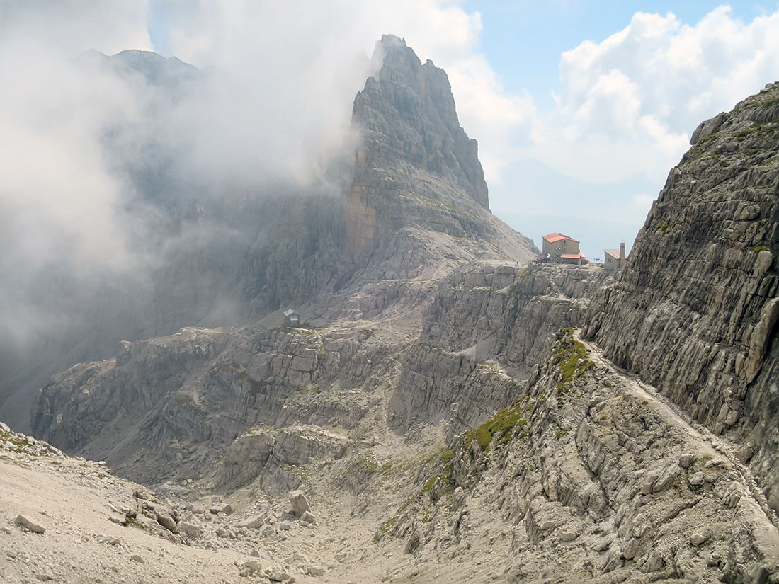 centrale043.jpg - Um ein Eck herum und das Rifugio Predotti kommt in Sicht. Hier trennten sich unsere Wege.