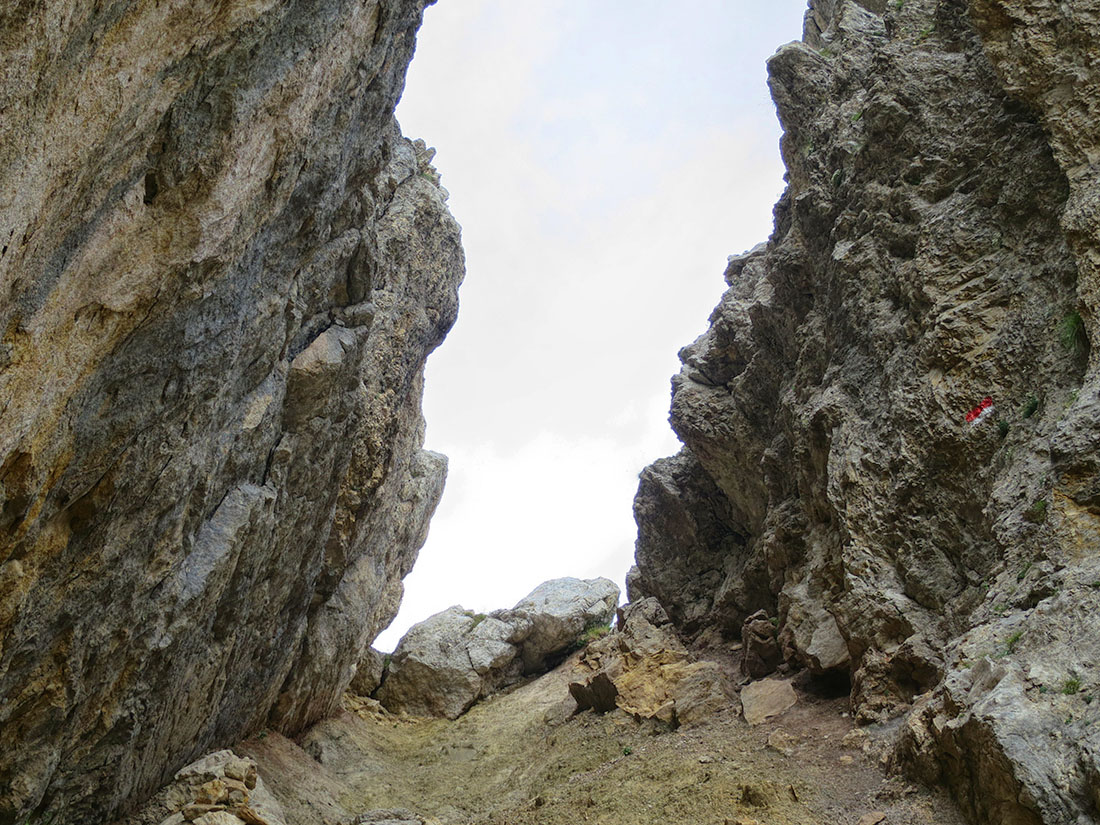 gadotti056.jpg - Gleich angekommen and der Forcella. Wie es wohl dahinter aussieht?                               