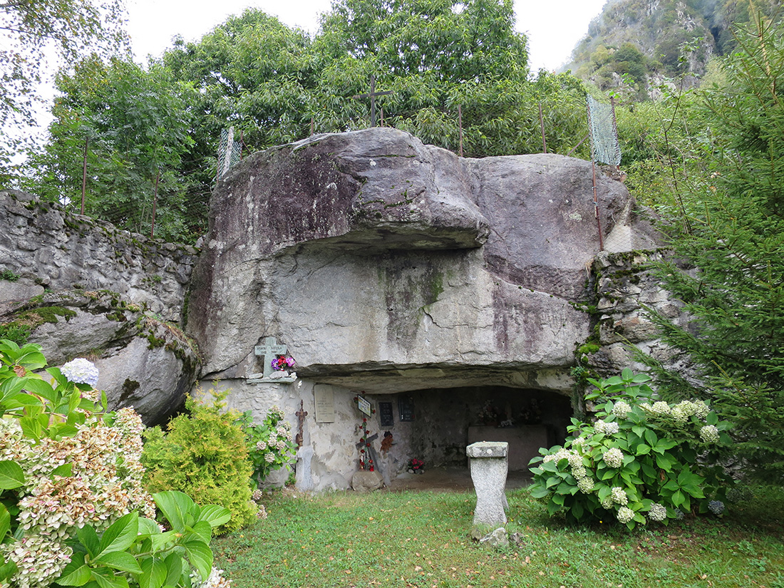 tracc078.jpg - Der Friedhof ist allerdings recht aufwändig.