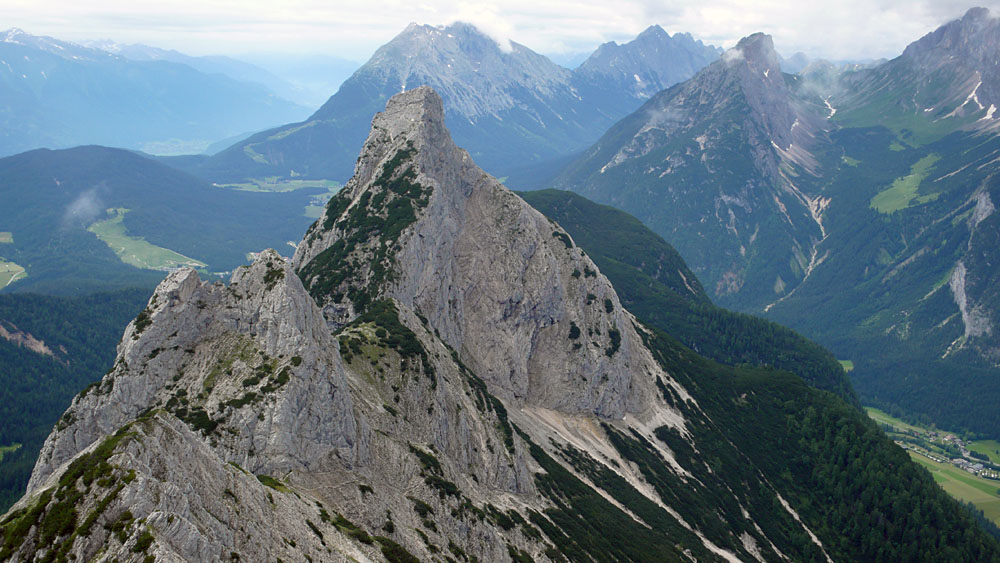 arnspitz05.jpg - Die Schwestern der Großen Arnspitze: kleiner, aber schwer zu kriegen! :-)