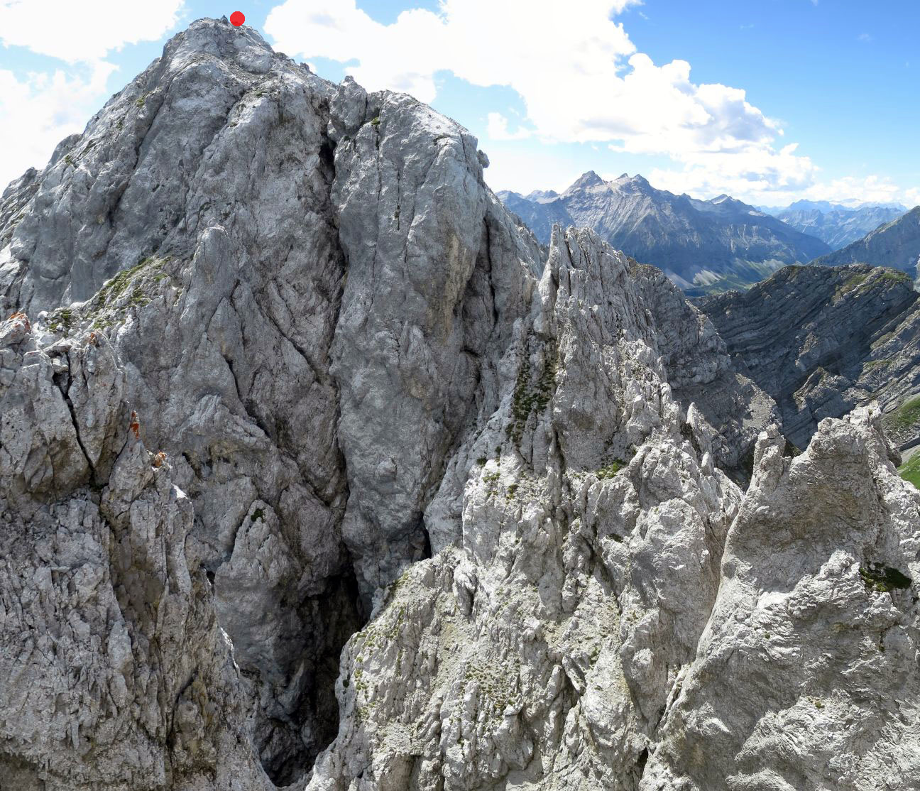 lali060.jpg - So, da ist der Gipfel. Und wie jetzt da rüber? Das Adrenalin beginnt zu fließen.                               