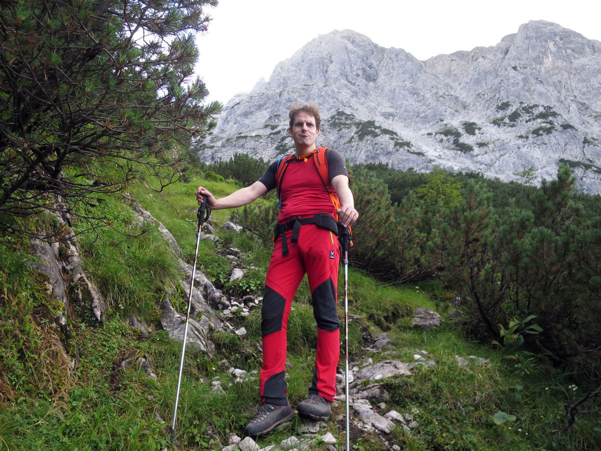 lali101.JPG - ...und der Alpengeist auch nicht! Aber unten wartet kühler Spezi und lecker Futter im Wirtshaus. Bringen wir es hinter uns!                               