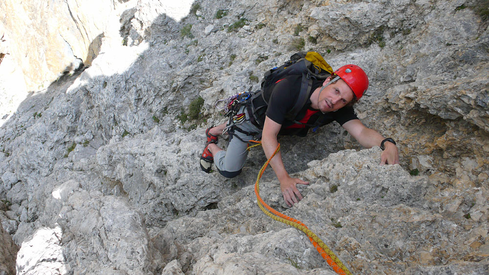 rampe70.JPG - Nein, liebe Freunde, das ist die Perspektive. Ich bin die Route nicht raufgekrochen. An der Stelle war es sogar ziemlich steil.