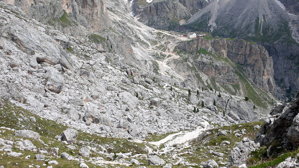 gartl30.JPG - Sodala, die Vaiolet- und Preuß-Hütte kommen näher.