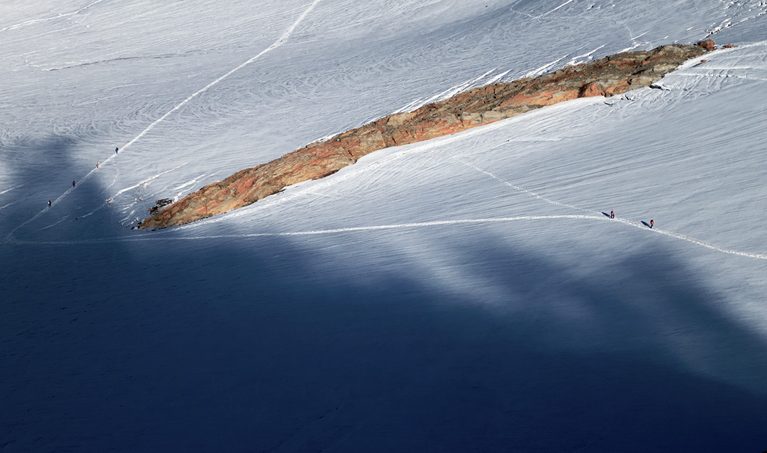 freiger118.jpg - Am Morgen war es zunächst noch klar und auf dem Gletscher bereits einiges los.